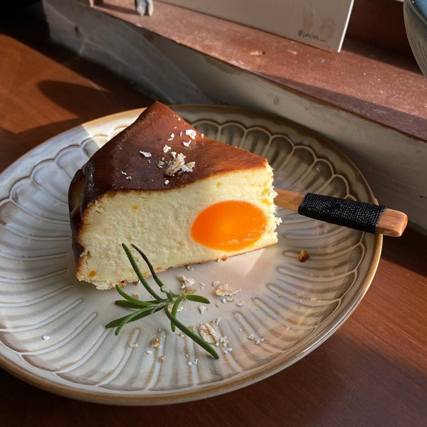 綠島人氣美食TOP8：必吃串燒「路邊烤肉」、最夯漢堡「野狼也浪」，還有絕美景觀咖啡廳