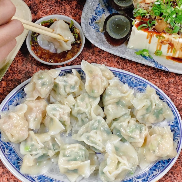 苗栗在地銅板小吃！苗栗美食TOP8推薦：真鮮肉湯包、廟口臭豆腐必吃，還有超罪惡抹茶冰