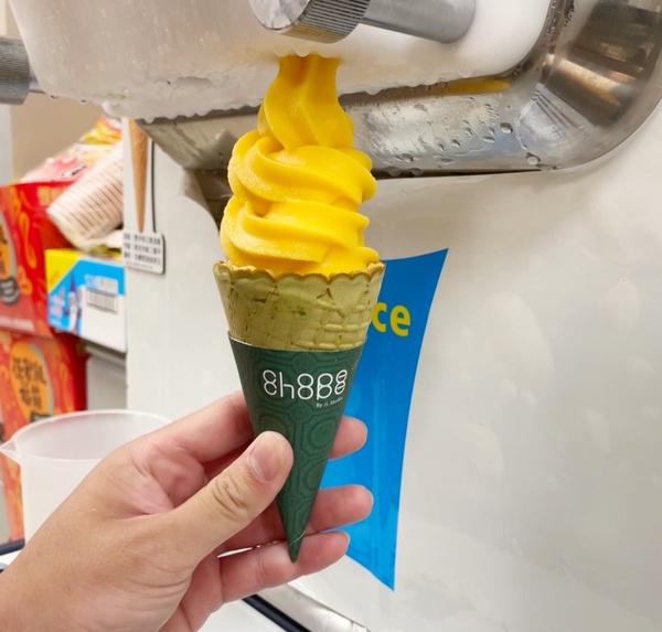 全家霜淇淋新口味買一送一開吃!全家米其林星級「芒果椰奶霜淇淋」,芒果汁+椰奶超讚