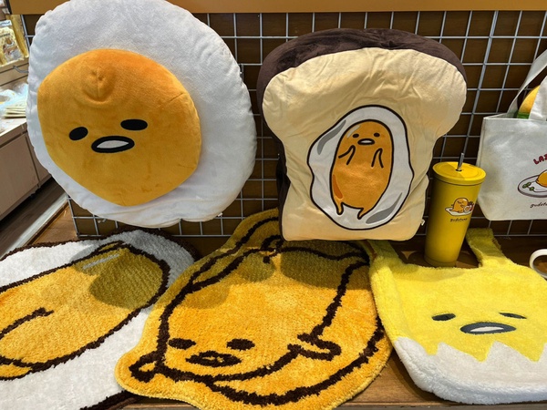 蛋黃哥地毯和絨毛提袋也要入手!