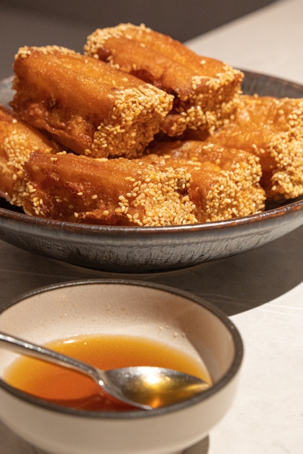烤鴨控開吃！烤鴨人氣餐廳「九華樓」進駐春大直，烤鴨四吃＋煙燻粉洞穴空間好吃好拍！