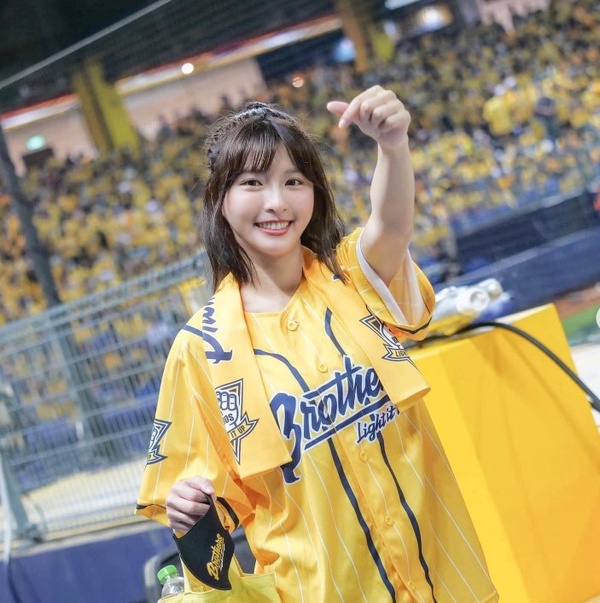 網議「在國外也很紅的台灣女星」！子瑜是台灣之光、峮峮破紀錄、她在20年前就紅遍日本