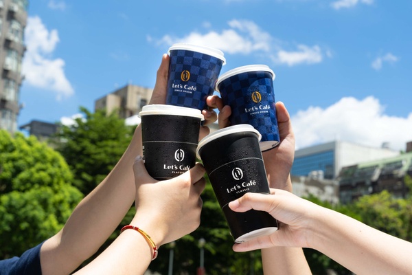 全家咖啡買一送一!全家咖啡、冰品優惠:拿鐵、抹茶拿鐵皆買一送一, 玫瑰花甜筒88折