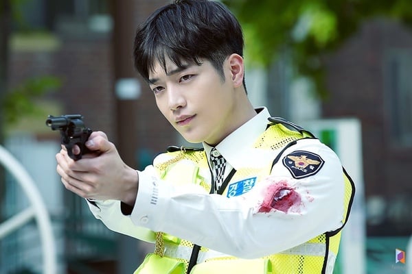 ９部「警察題材」韓劇推薦：金宣虎《抓住幽靈》冷門卻高分，《Voice》系列經典又好看