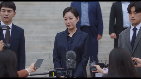 《禹英禑》結局「前後呼應」!英禑挑戰旋轉門,暗示她的成長,兩次海邊約會也有玄機!