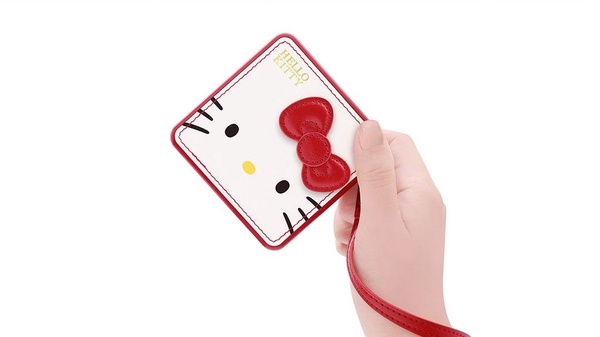 Kitty粉必收3C！7-11推出Hello Kitty滑鼠墊、Kitty吊飾傳輸線、Kitty行動電源整組太萌