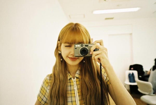 8款「明星同款底片相機」推薦!跟著Jennie、Lisa選相機,新手小白也能拍出質感復古照