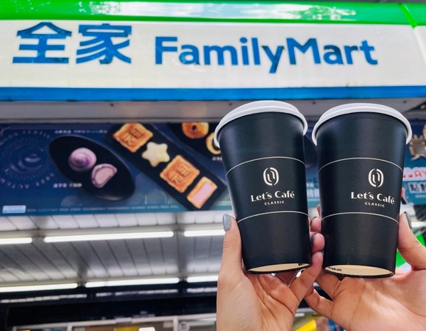 全家優惠買一送一！全家霜淇淋、美式皆買一送一，拿鐵享「買3送3」！