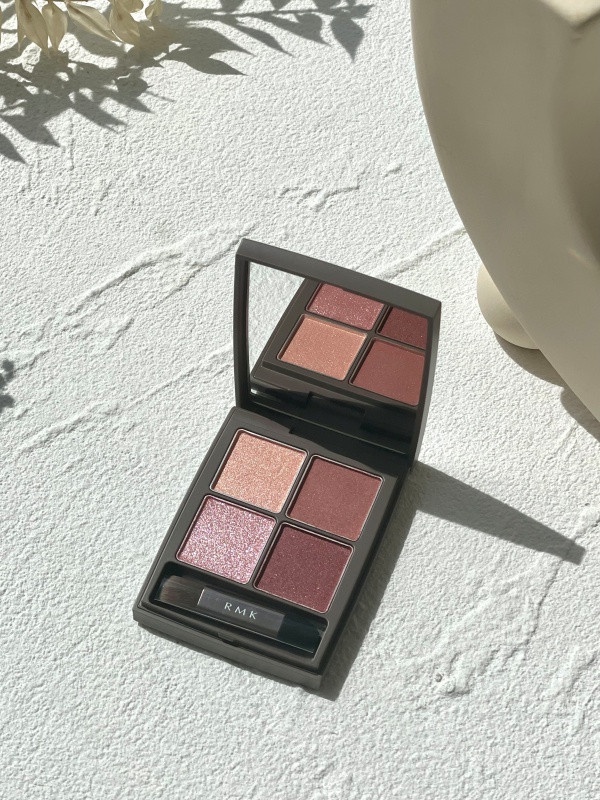 【編輯實測】2022秋冬眼影盤推薦！DIOR、雅詩蘭黛粉質超細膩，這盤美到讓人捨不得卸