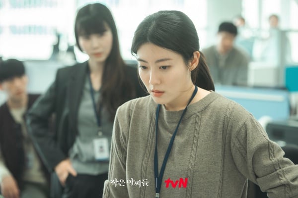 《小女子》開播爆好評！網議6大劇情亮點，懸疑劇情引人入勝、三姊妹人設飽滿&演技出彩