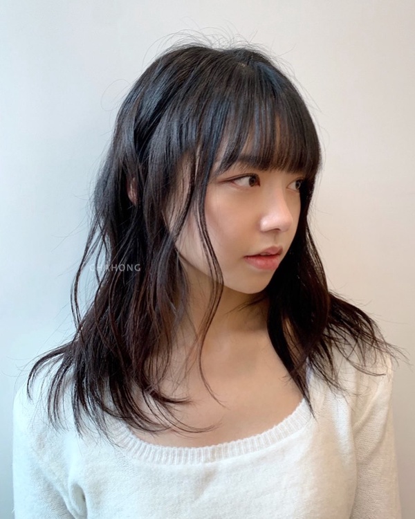2023「捲髮造型」25款推薦！女神波浪捲、性感鎖骨髮，這款捲髮造型最顯臉小！