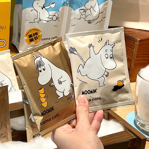 嚕嚕米在cama café！camaＸ嚕嚕米推超萌雲朵奶蓋再享8折優惠，聯名咖啡豆也要入手！
