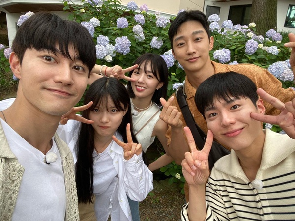 《黑話律師》主演群近況!李鍾碩辦見面會太寵粉、潤娥搭俊昊開拍新劇,金柱憲戲約不斷