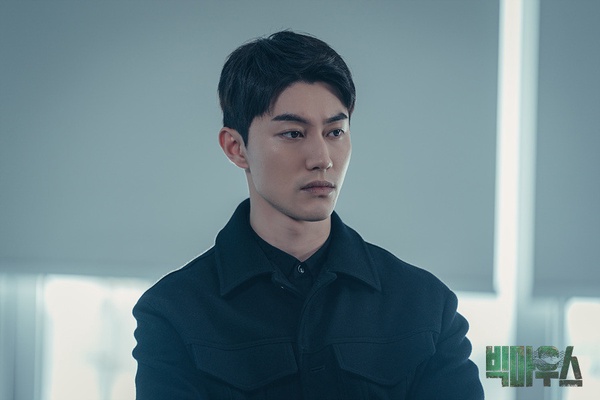《黑話律師》主演群近況!李鍾碩辦見面會太寵粉、潤娥搭俊昊開拍新劇,金柱憲戲約不斷