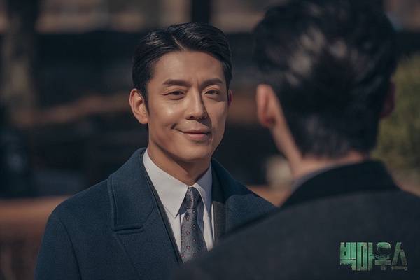 《黑話律師》主演群近況!李鍾碩辦見面會太寵粉、潤娥搭俊昊開拍新劇,金柱憲戲約不斷