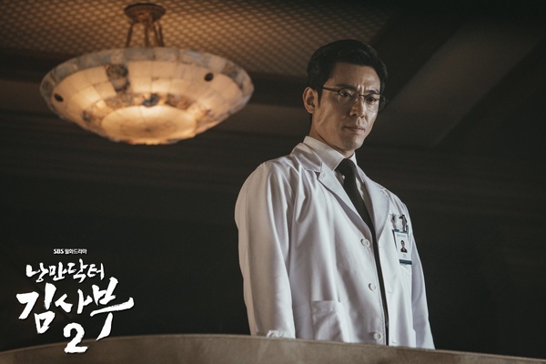 《黑話律師》主演群近況!李鍾碩辦見面會太寵粉、潤娥搭俊昊開拍新劇,金柱憲戲約不斷