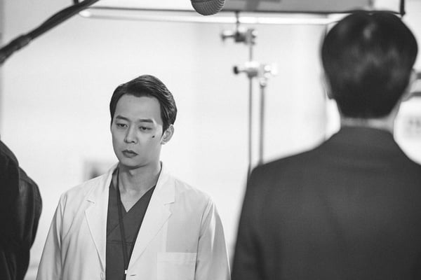 吸毒毀前程的韓星！朱智勳傳出演《重症外傷中心》引韓網不滿，這家公司甚至集體吸毒！