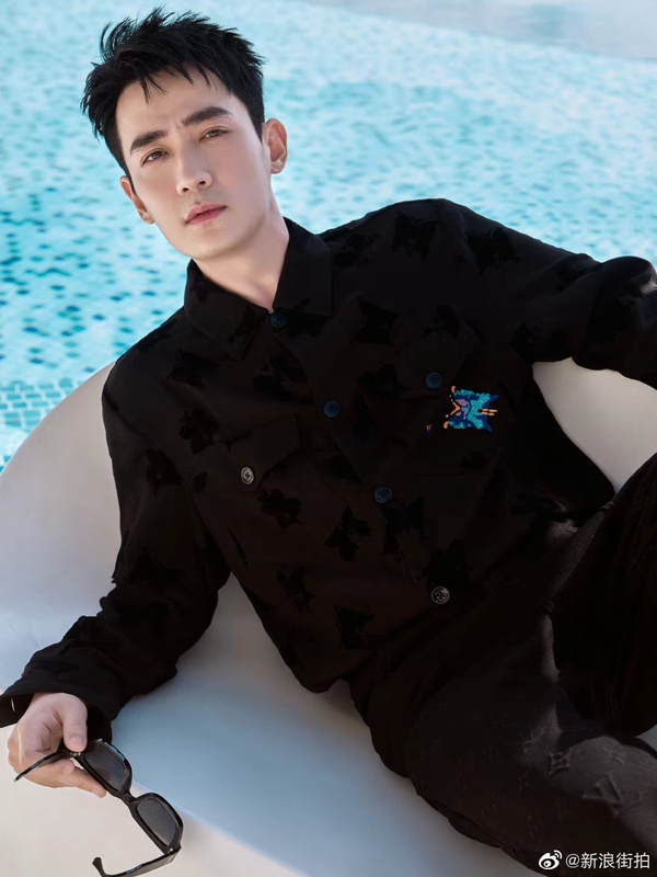 陸劇8位男星LV大秀「精修vs未修」對比!龔俊&朱一龍精修有差異,王鶴棣濃顏長相太吃香