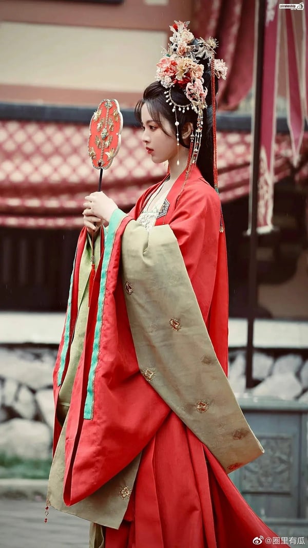 這些「絕美古裝」是同個造型師！《狐妖小紅娘》楊冪妖媚，楊超越這部不輸《蒼蘭訣》！