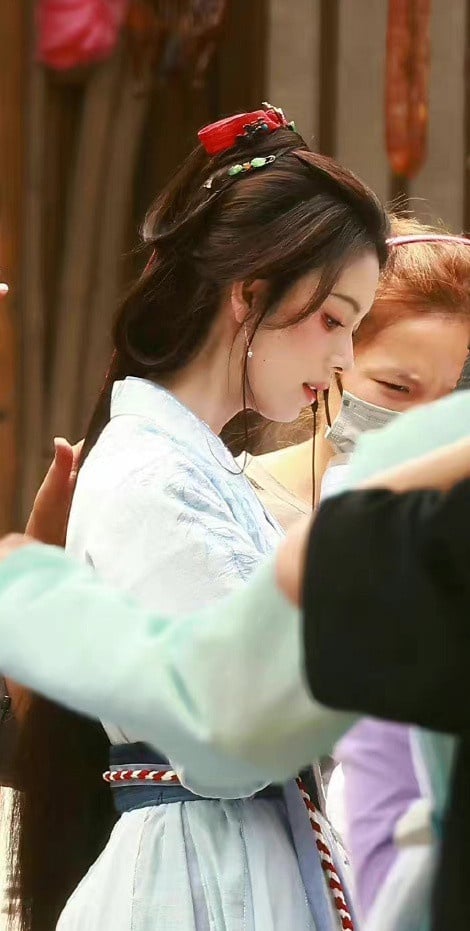 這些「絕美古裝」是同個造型師！《狐妖小紅娘》楊冪妖媚，楊超越這部不輸《蒼蘭訣》！