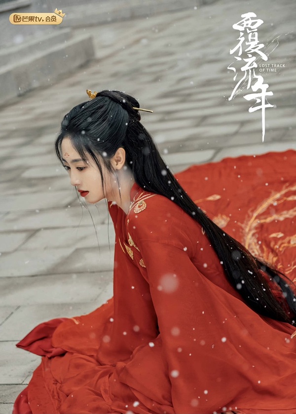 古裝劇「紅唇美人」:迪麗熱巴《安樂傳》撐傘回眸登熱搜,《覆流年》邢菲如泣血玫瑰