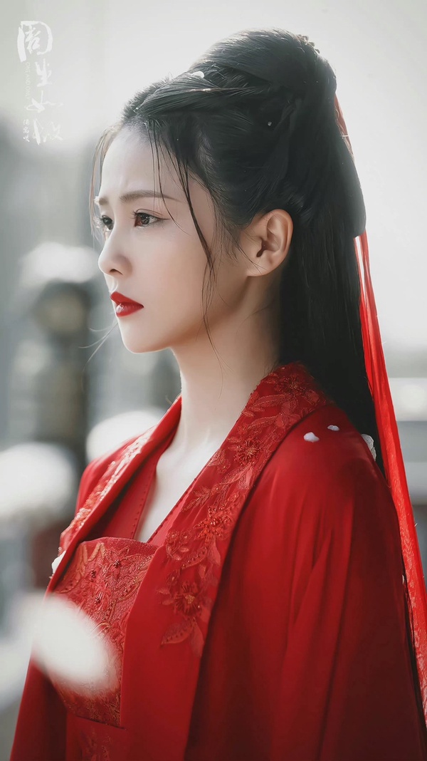 古裝劇「紅唇美人」:迪麗熱巴《安樂傳》撐傘回眸登熱搜,《覆流年》邢菲如泣血玫瑰