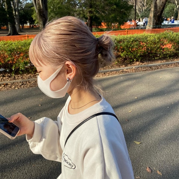 5款日系「丸子頭造型」教學!蓬鬆丸子頭、麻花丸子頭減齡又顯瘦,這款造型短髮也可綁