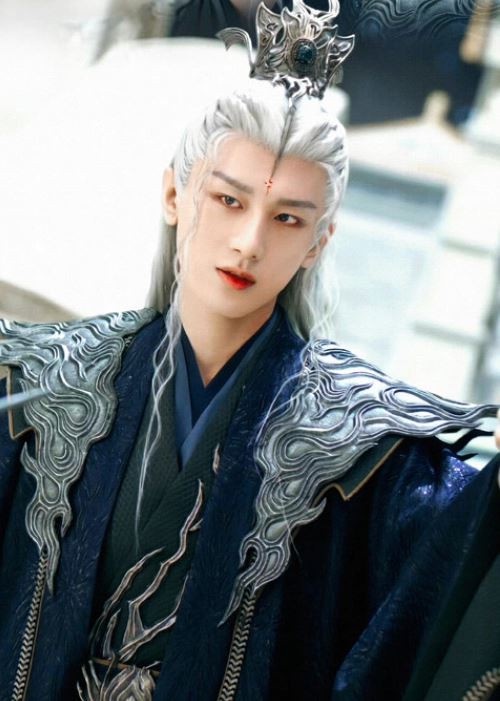 網票選陸劇「古裝美男天花板」Top8！楊洋第七、成毅第三，《陳情令》肖戰真的難超越！