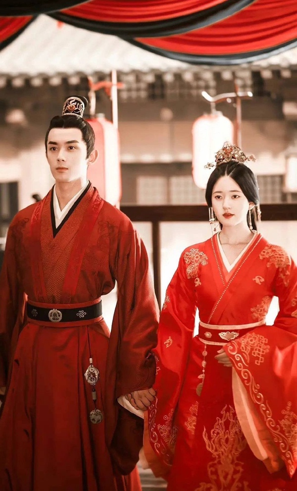 古裝劇7位女星「紅色嫁衣」！李沁《請君》美翻，白鹿《周生如故》虐到難忘，熱巴經典