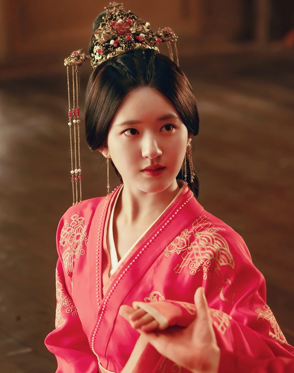 古裝劇7位女星「紅色嫁衣」！李沁《請君》美翻，白鹿《周生如故》虐到難忘，熱巴經典