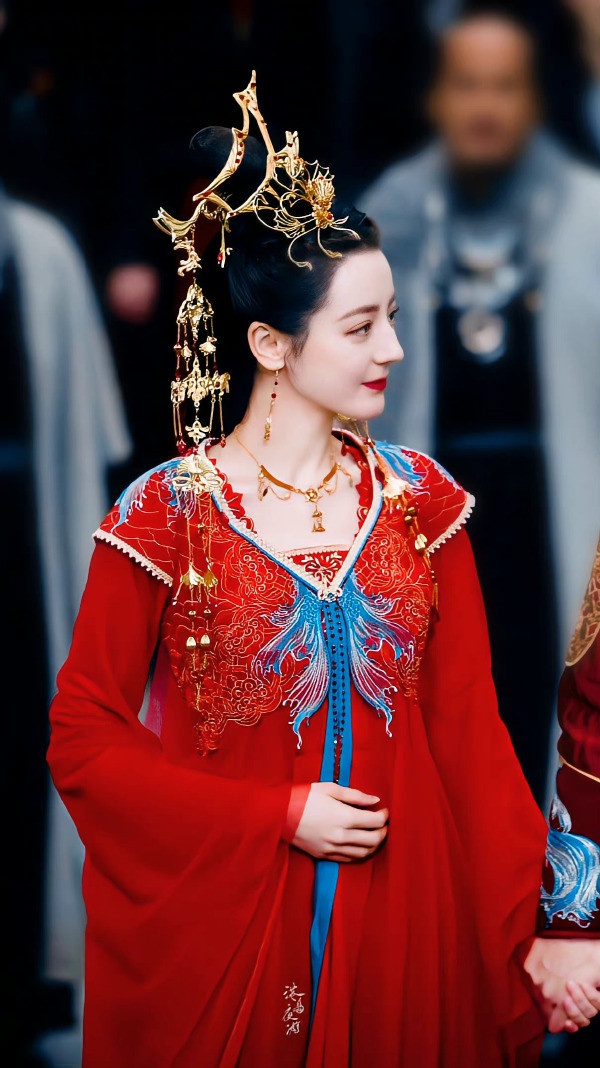 古裝劇7位女星「紅色嫁衣」！李沁《請君》美翻，白鹿《周生如故》虐到難忘，熱巴經典