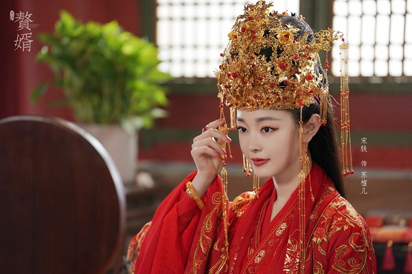 古裝劇7位女星「紅色嫁衣」！李沁《請君》美翻，白鹿《周生如故》虐到難忘，熱巴經典