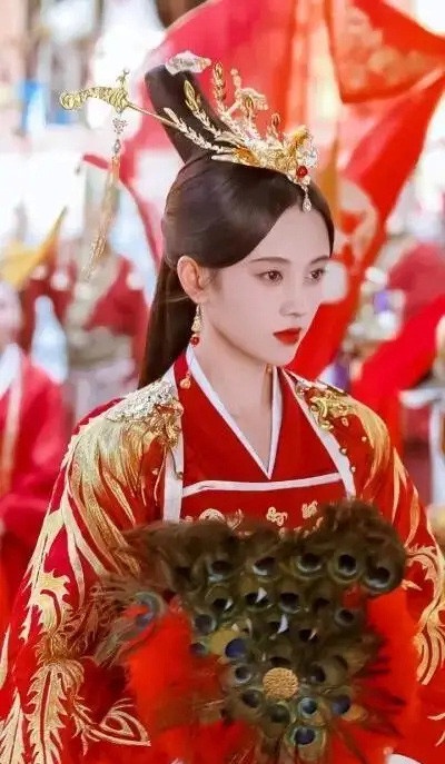 古裝劇7位女星「紅色嫁衣」！李沁《請君》美翻，白鹿《周生如故》虐到難忘，熱巴經典
