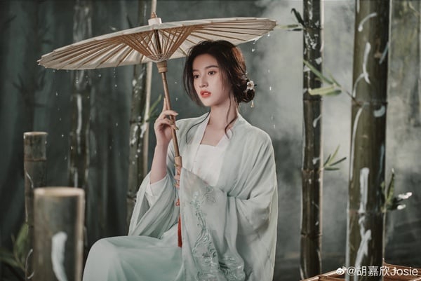 《星漢燦爛》9位「隱藏美女」！王姈戲外美翻，「萬萋萋」竟是《三十而已》小三林有有