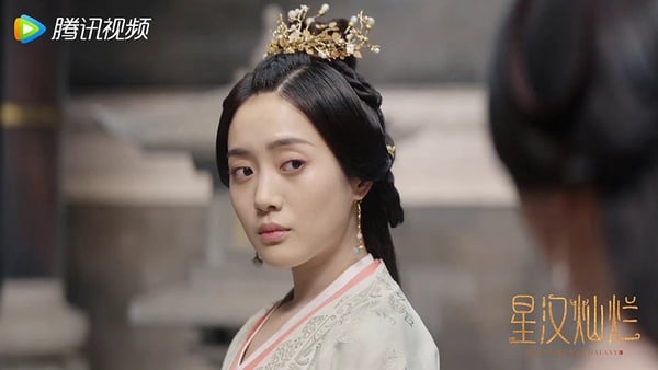 《星漢燦爛》9位「隱藏美女」！王姈戲外美翻，「萬萋萋」竟是《三十而已》小三林有有