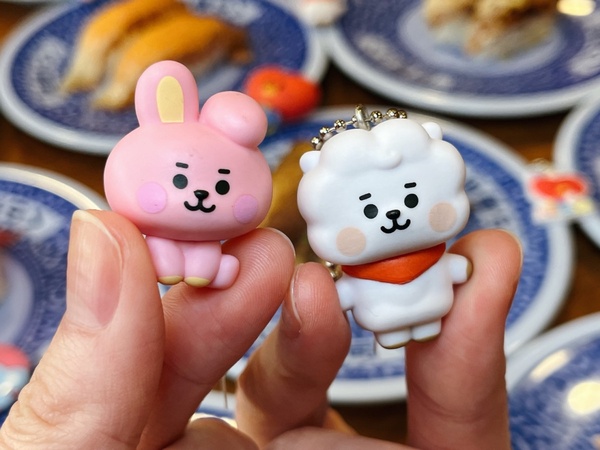 BT21現身藏壽司！藏壽司「BT21扭蛋」18款限定登場，超萌吊飾、磁鐵「這天」開扭！