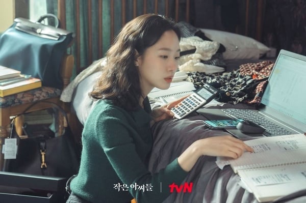 IVE 張員瑛—— Colorgram:Tok 水光唇釉#01 Romance Tok,約NT$345