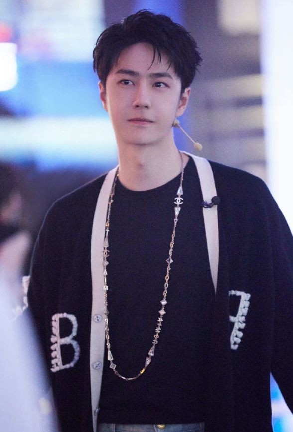 10位陸劇明星「特殊怪癖」！李一桐愛吃牆皮，吳磊睡前必洗腳，肖戰有「置中強迫症」！
