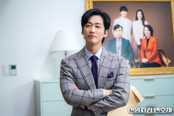 上演「服裝秀」的韓劇！《千元律師》南宮珉自費訂西裝，《安娜》秀智狂換150套戲服！