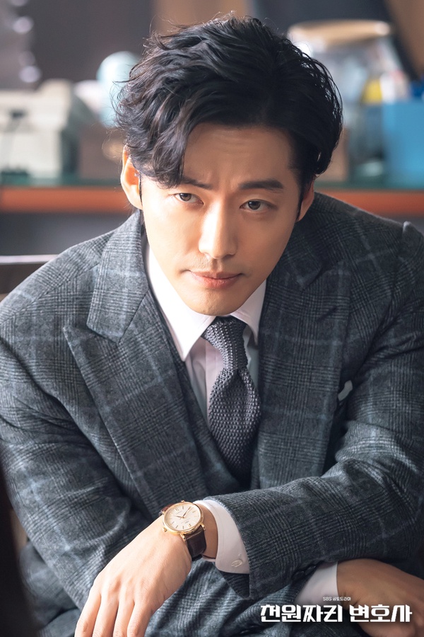 上演「服裝秀」的韓劇！《千元律師》南宮珉自費訂西裝，《安娜》秀智狂換150套戲服！