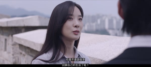 《千元律師》「智勳&周英」感情線細節！智勳「戴墨鏡」原因好虐，性格轉變是因為周英