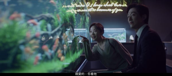 《千元律師》「智勳&周英」感情線細節！智勳「戴墨鏡」原因好虐，性格轉變是因為周英
