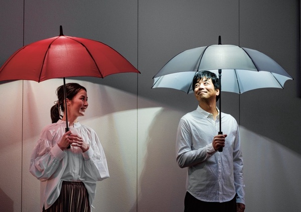 雨夜晚歸不害怕!日本「LED燈雨傘」爆紅,結合雨傘+LED照明功能超便利!