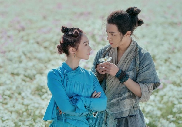 陸劇女星「螢幕初吻」對象！《追光者》吳倩給了羅雲熙，熱巴給了高偉光，她給了肖戰！
