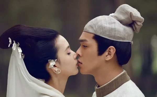 陸劇女星「螢幕初吻」對象！《追光者》吳倩給了羅雲熙，熱巴給了高偉光，她給了肖戰！