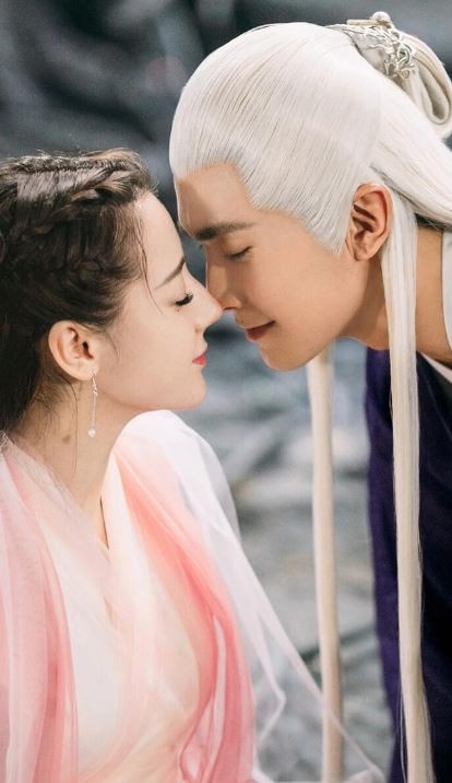陸劇女星「螢幕初吻」對象！《追光者》吳倩給了羅雲熙，熱巴給了高偉光，她給了肖戰！
