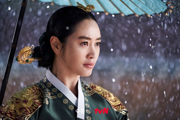 10月開播韓劇評價!金憓秀《王后傘下》「婆媳宮鬥」好評不斷,《天外謎蹤》不如預期
