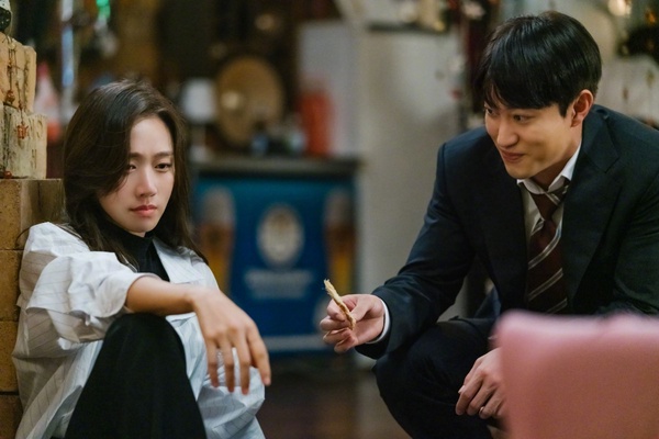 10月開播韓劇評價!金憓秀《王后傘下》「婆媳宮鬥」好評不斷,《天外謎蹤》不如預期