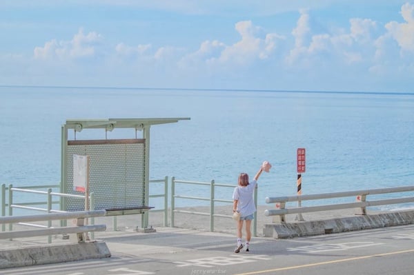 全台超好拍「最美火車站」推薦！海天一色超夢幻，台東多良最美火車站頭銜被「它」擠下