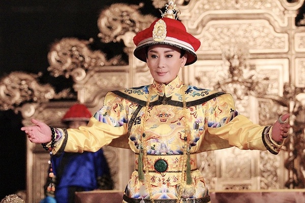 台劇「破格性別角色」!陳亞蘭創紀錄奪「金鐘視帝」,吳慷仁《華燈初上》更是一大突破